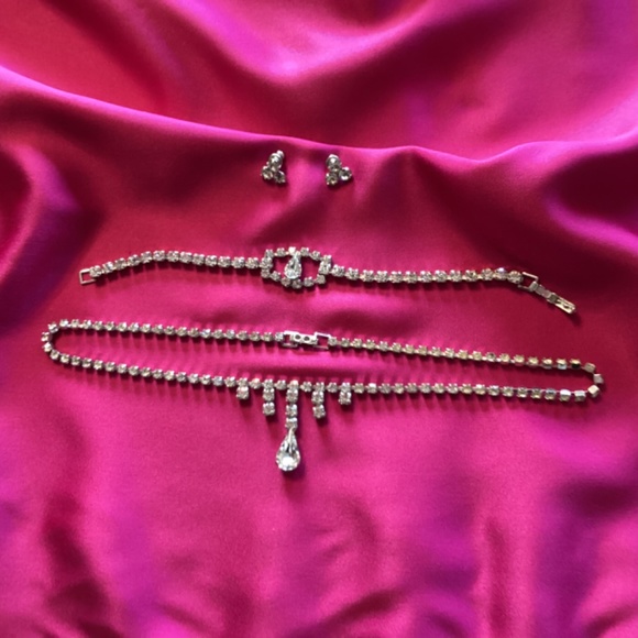 1960’s Rhinestone Necklace, Bracelet and Earrings set - Picture 3 of 5